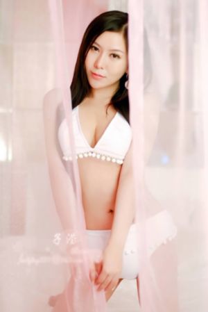 变成黑皮辣妹后和朋友做了